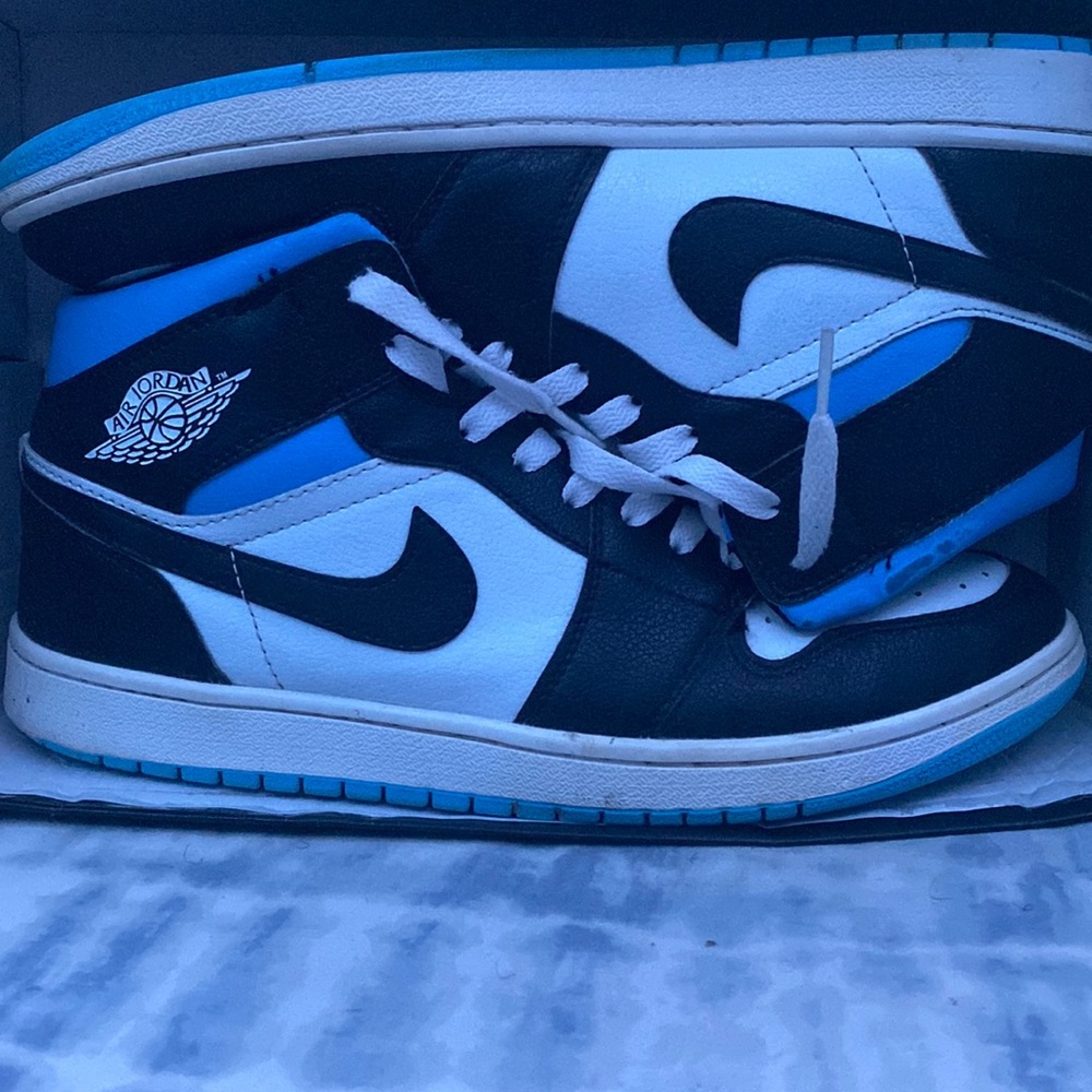 Jordan 1 mid blue and black